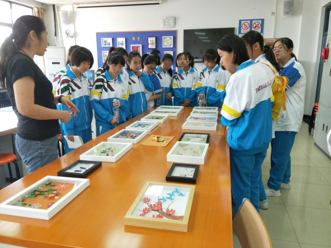 二十五中学师生参观教育学部教师教育实验教学中心技能实训实验室